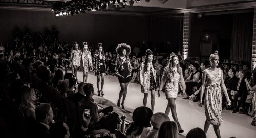 model runway, how to become a model, how much a model earns